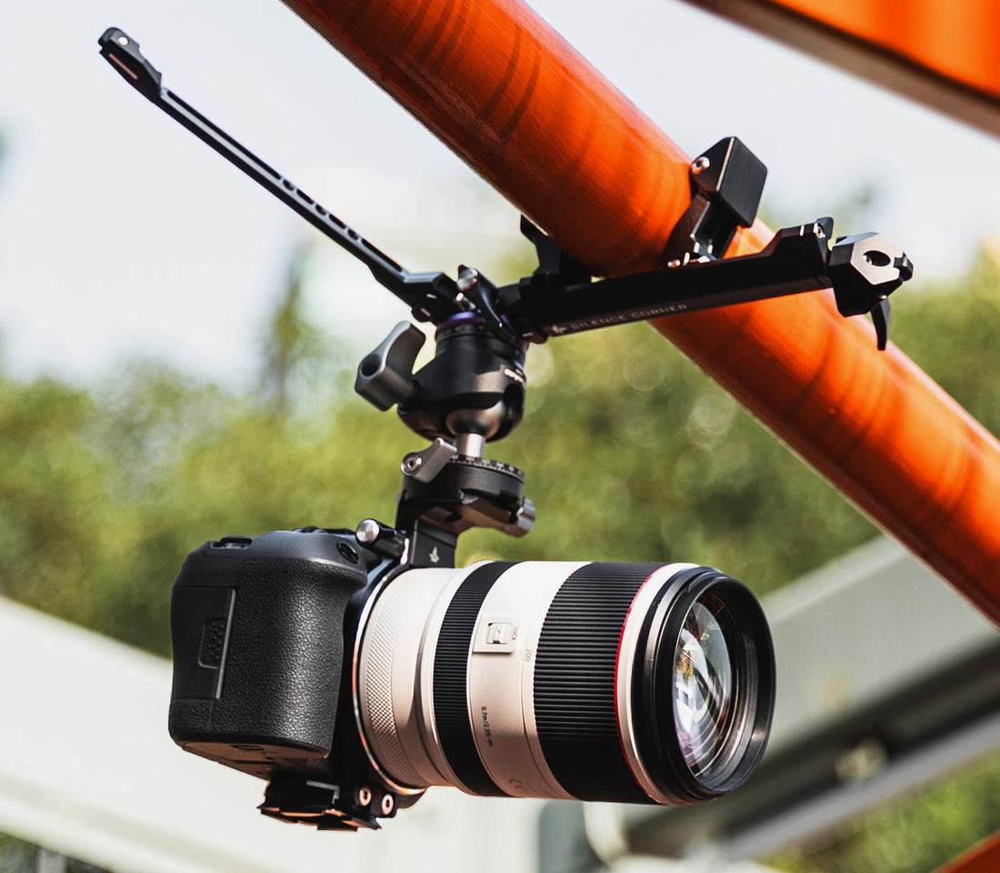 The Mambapod's jaws can grasp items up to 85 mm (3.3 inches) in width