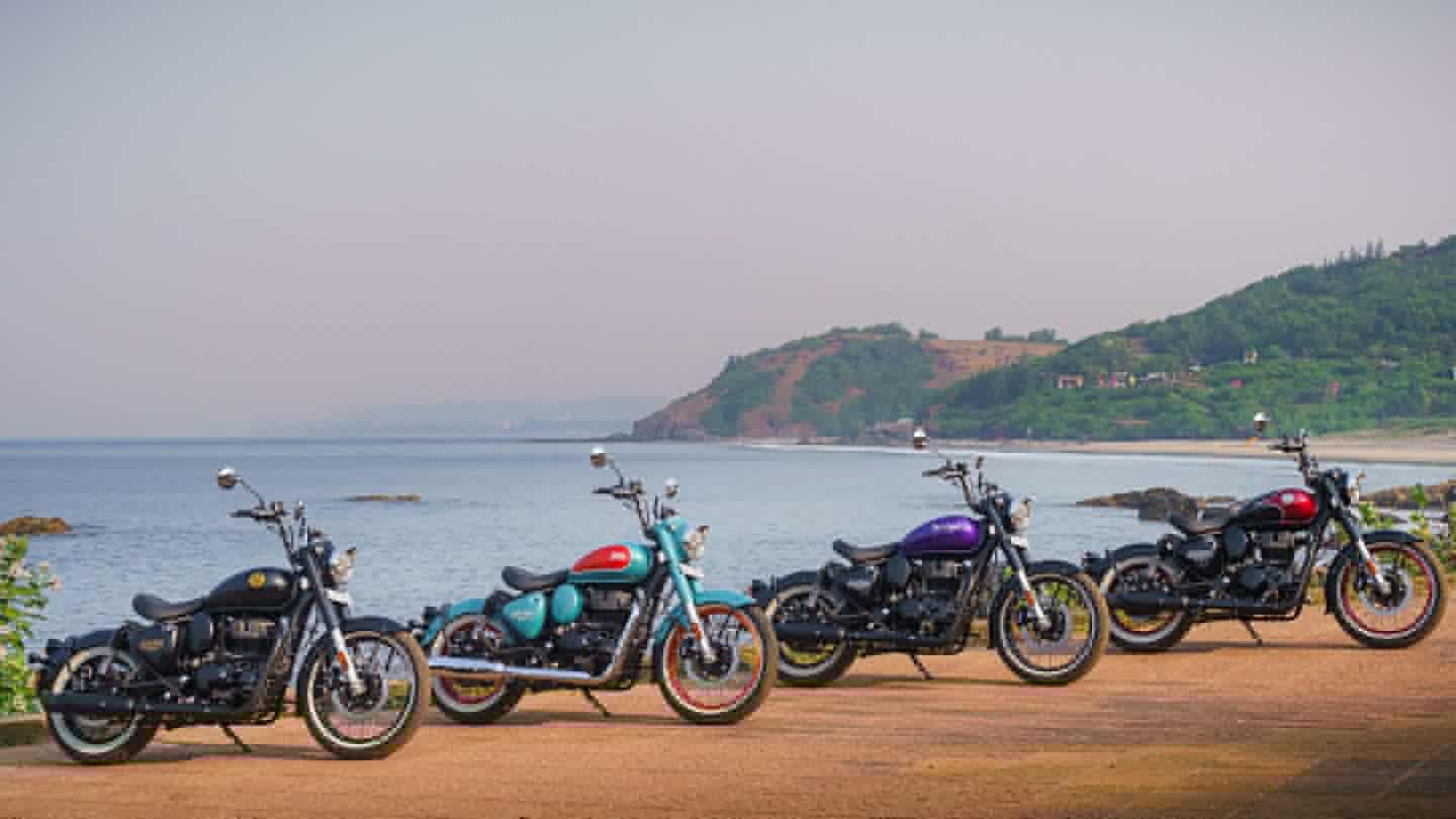 Inside, it runs on the same unit as the Classic 350 – a 349cc single-cylinder, air-oil-cooled engine that produces 20.2 horsepower and 19.9 lb-ft of torque
