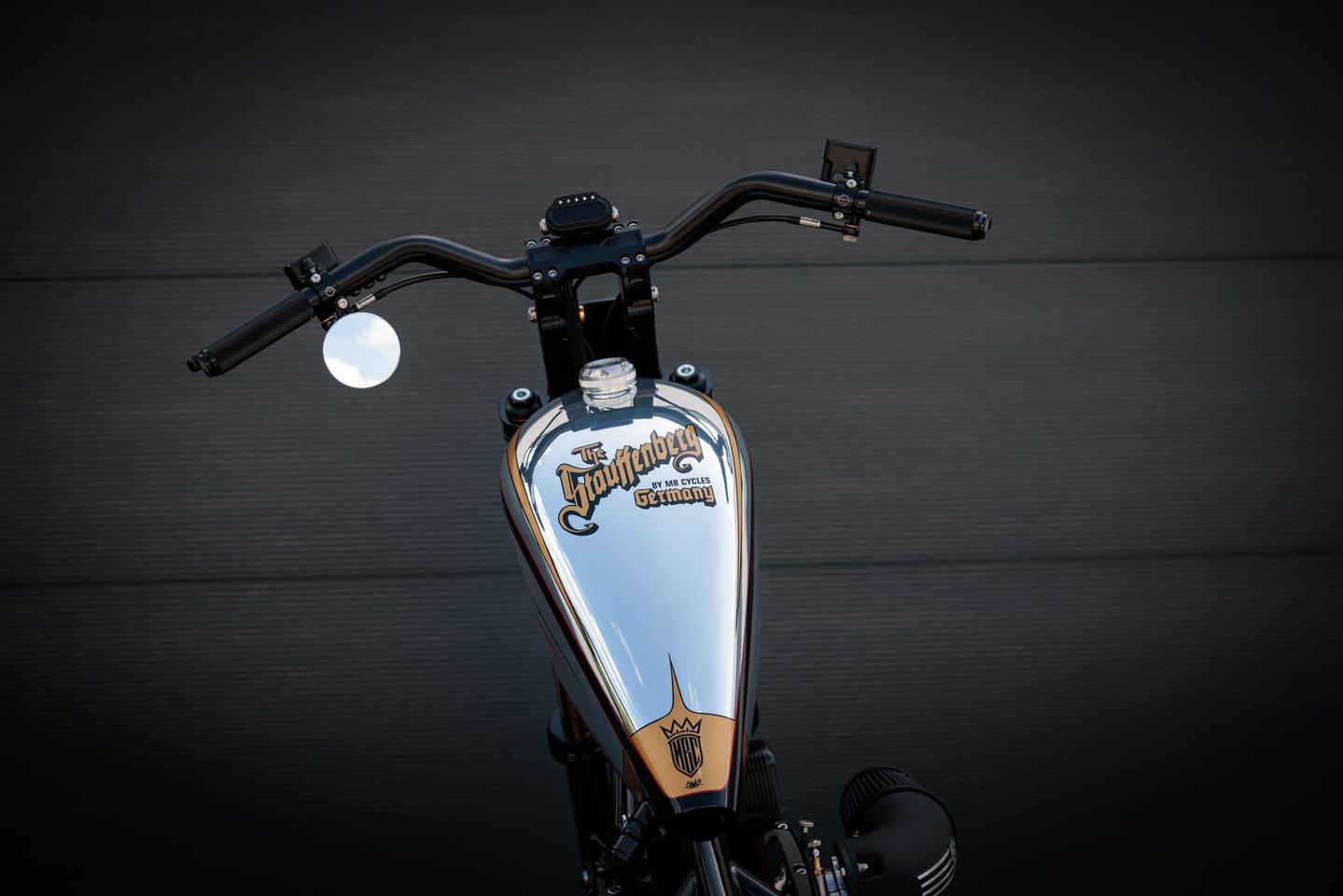 There are 10-inch adjustable risers and mid-rise bars that are visible up top