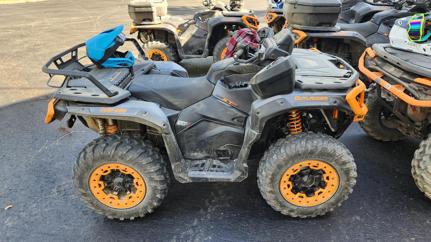 The author spent much of his time on this 1000R model with Bluetooth speakers. The right-foot brake for the rear wheels can be seen as well