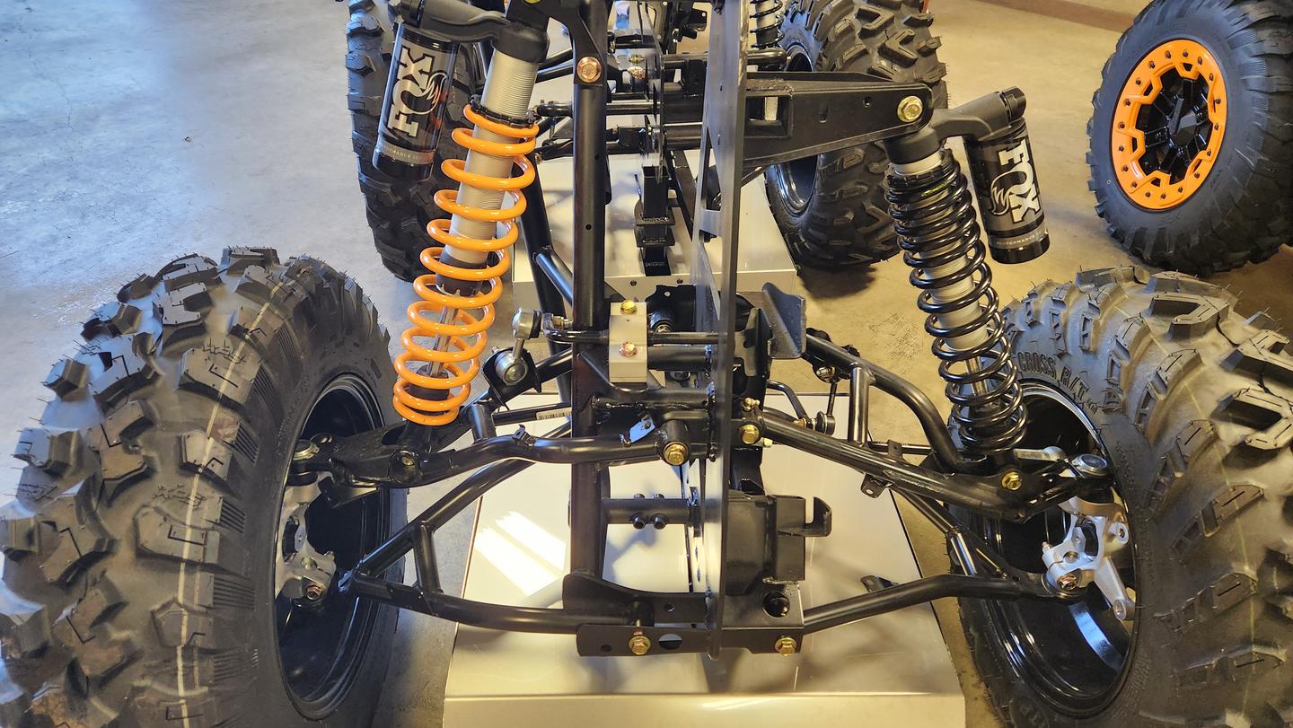 External reservoir spindles and trailing arms are visible in this rear chassis photo