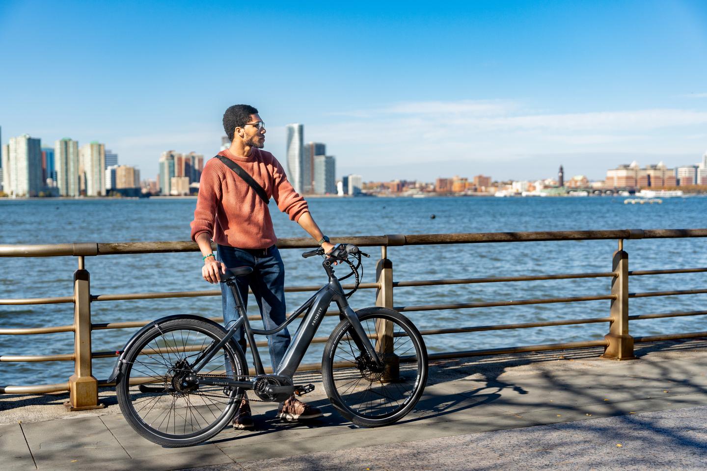 A 75-mile downtube battery plus the option to install a range-extender could see commuters venture outside of the city