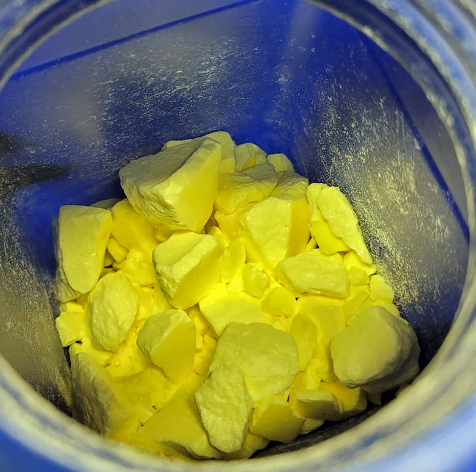 Zeta Energy Corp uses unrefined sulfur – a byproduct or leftover waste of various industries – inside its Li-S batteries
