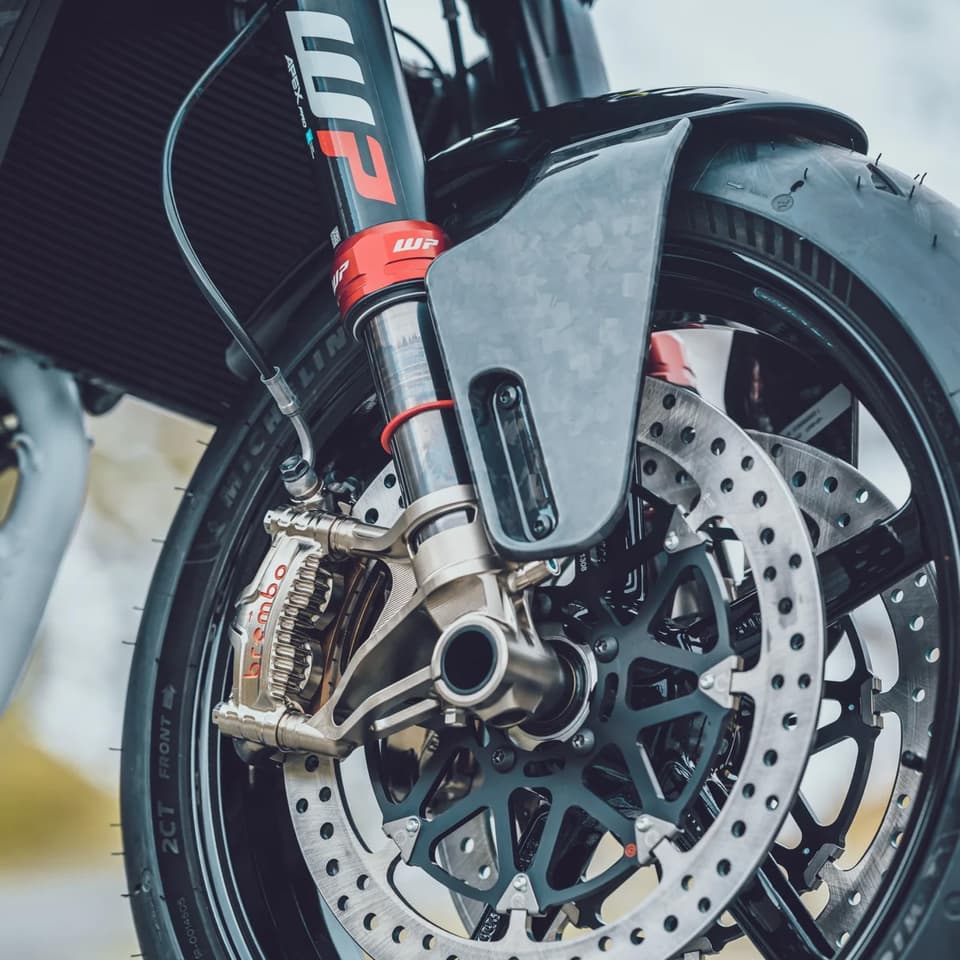 The Custom gets upgraded brake calipers, sporty WP Apex Pro suspension, and look, more carbon fiber