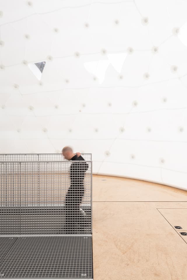 The upper area of the E22SSPIU! features a cork floor with a grated section to allow light to permeate below