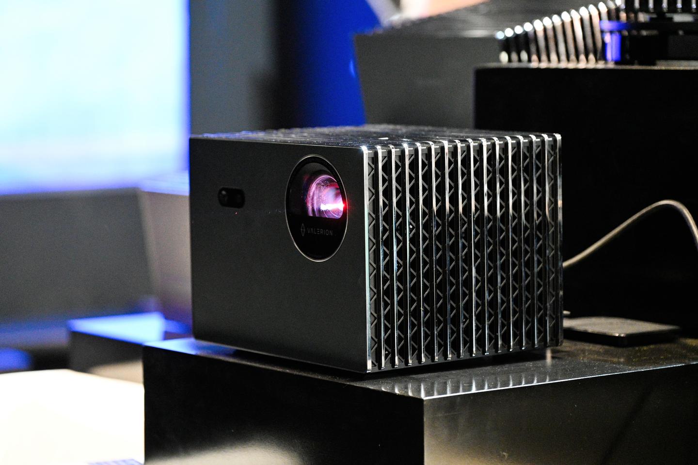 The VisionMaster Pro 2 measures 10.2 x 7.3 x 8.5 inches and weighs 15.4 pounds