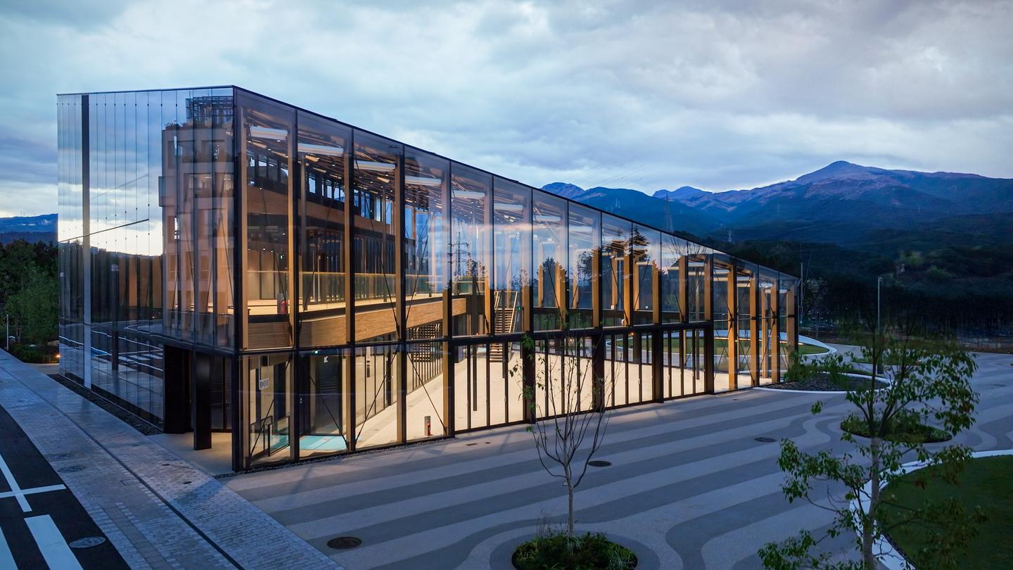 The architecture fuses the indoors with the outdoors