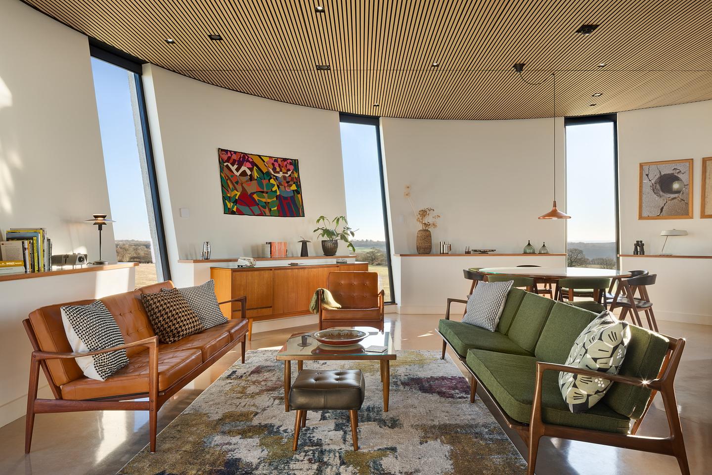 Tonwell Tower features an open living and kitchen area