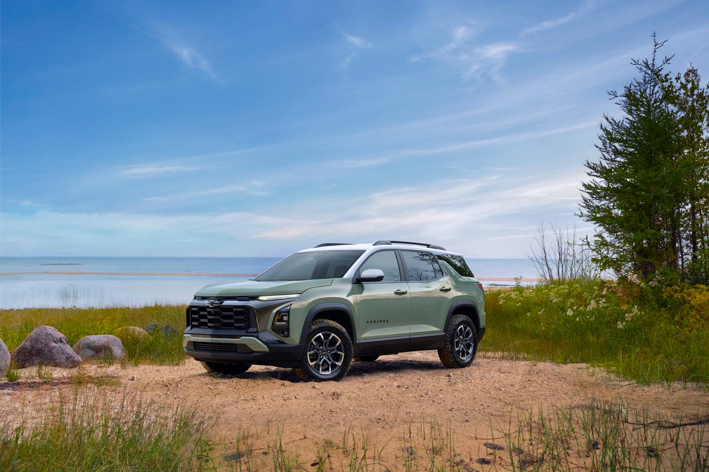 The 2025 Chevrolet Equinox gasoline model has a squared nose and SUV shape