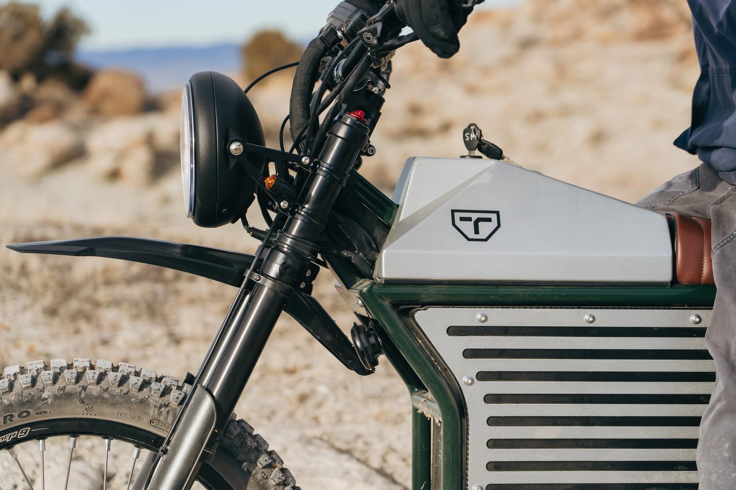 The scram uses chromoly frame and an aluminum battery housing in its construction