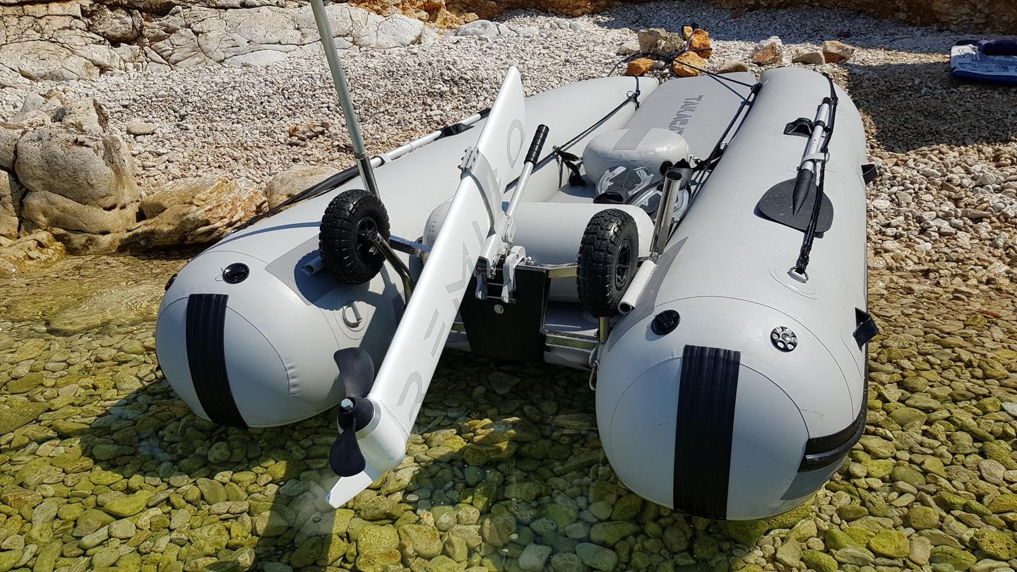 The RemigoOne is designed to power inflatable boats, dinghies and other small vessels up to 3,000 lb/25 feet