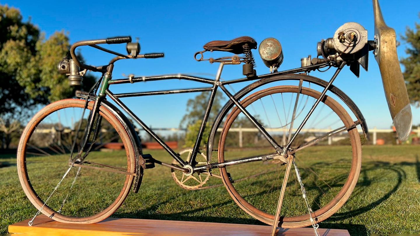 This is a 1914 Excelsior 28” bicycle fitted with the twin-cylinder 3HP Aerothrust engine driving a 40-inch propeller. It currently holds the auction record for an Aerothrust-powered bicycle at US$88,200.