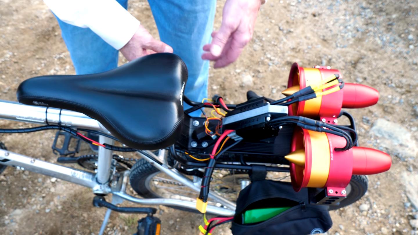 Techingredients fitted two JPHOBBY 5,000-watt fans to a bicycle, explaining and listing all the parts used.