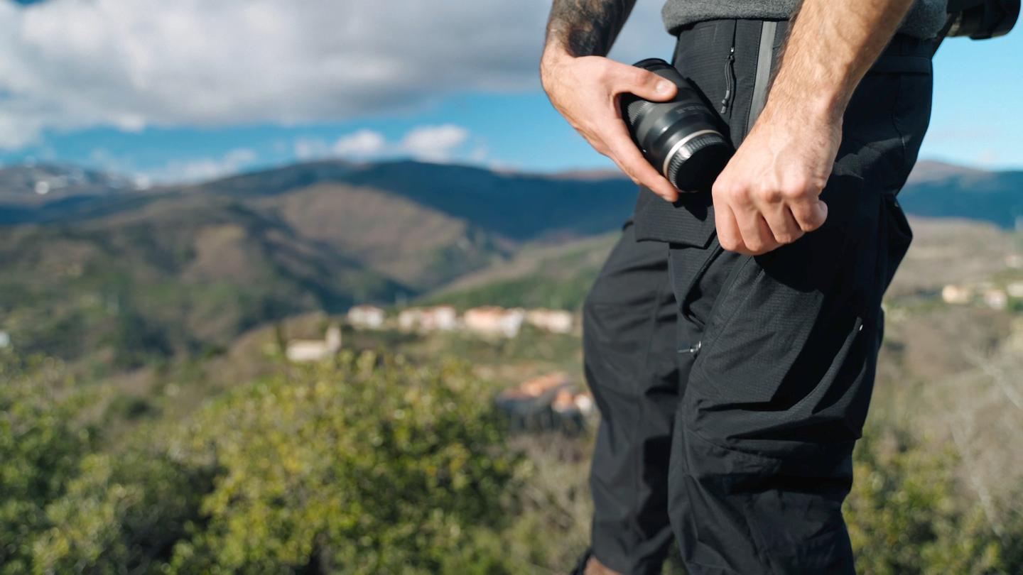 I have personal experience with this ... as a pro photographer, having a place to carry an extra lens is clutch!