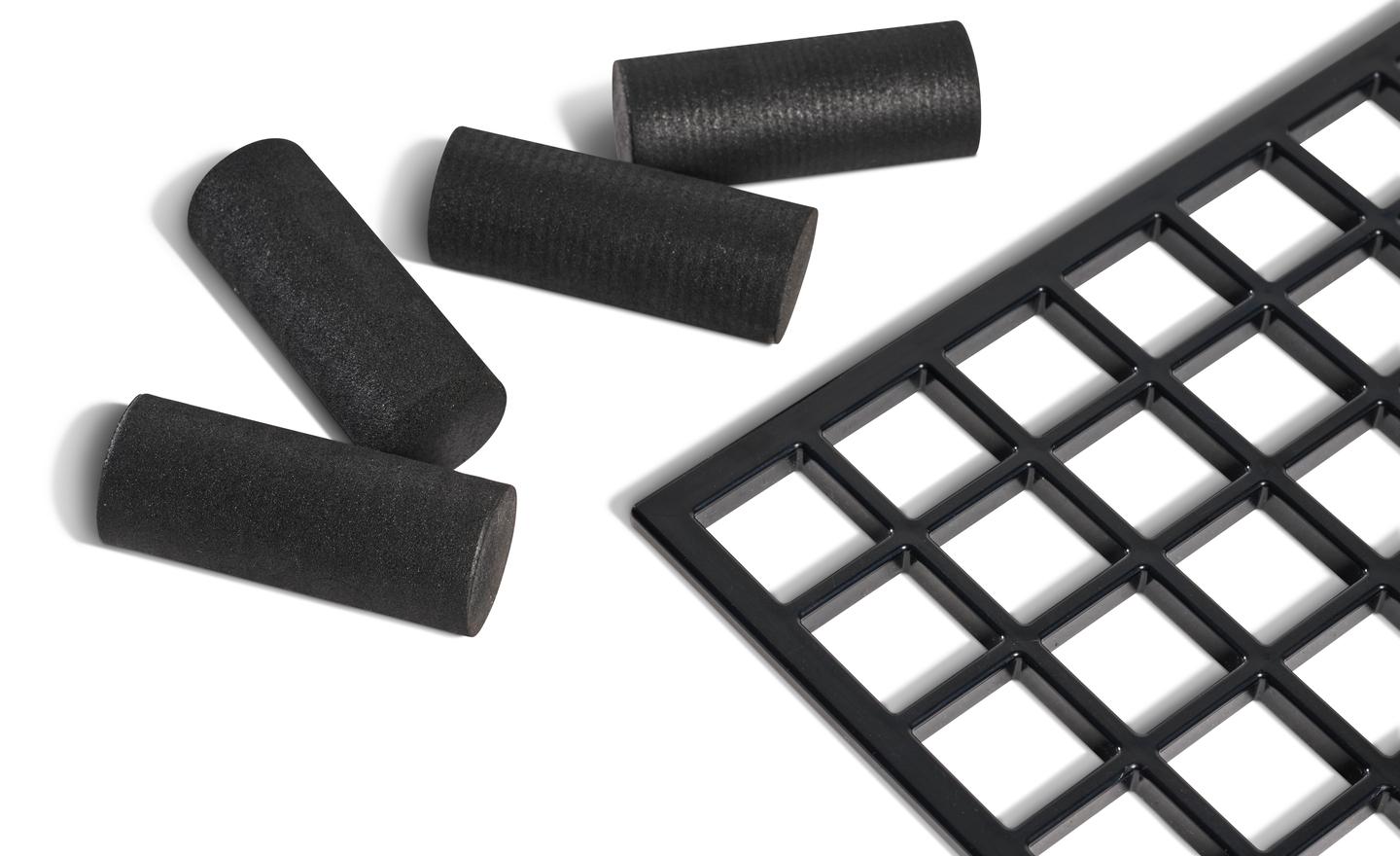 A close look at the system's pegs and grid