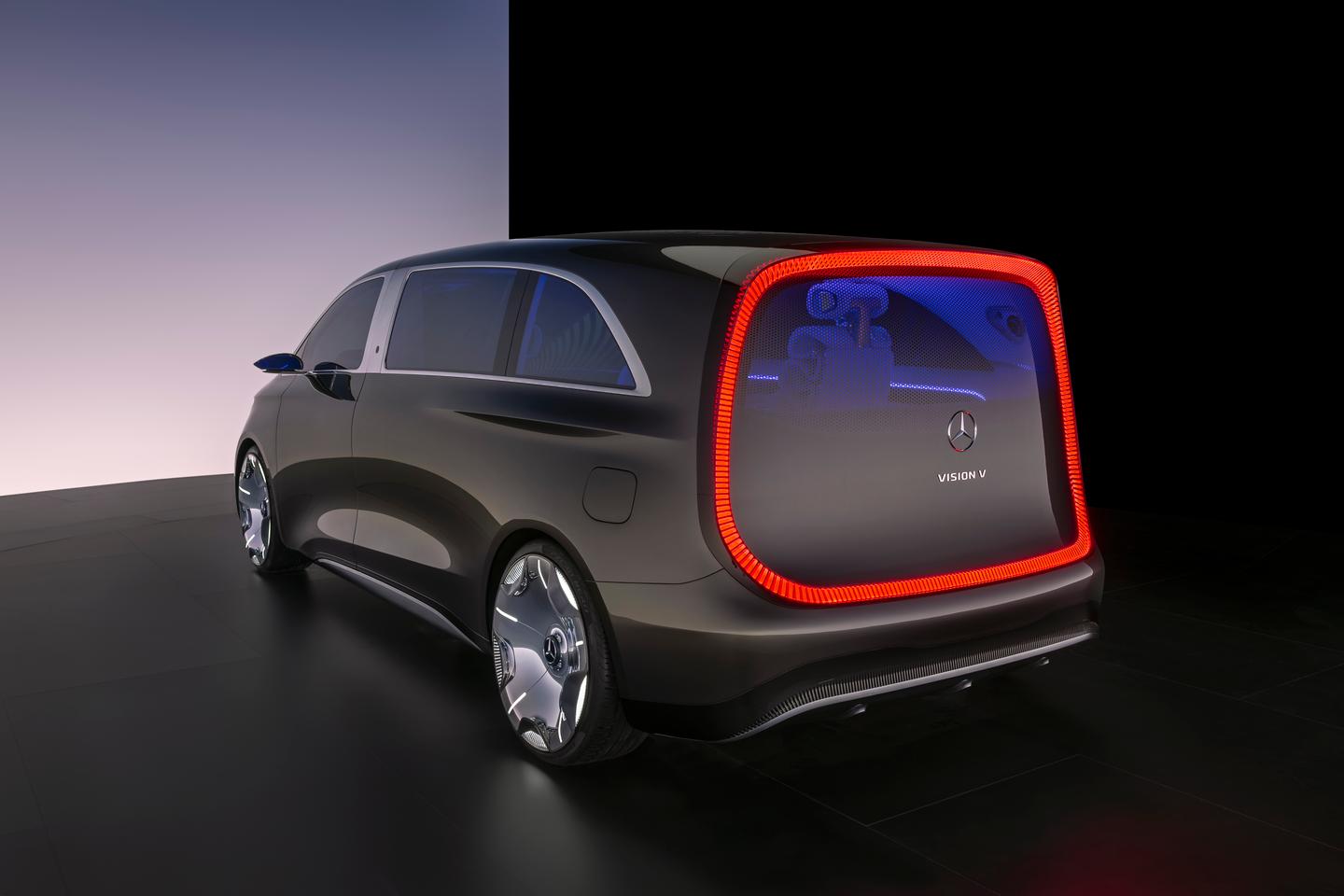 We haven't counted them, but Mercedes says that big red surround comprises no fewer than 450 little light louvres