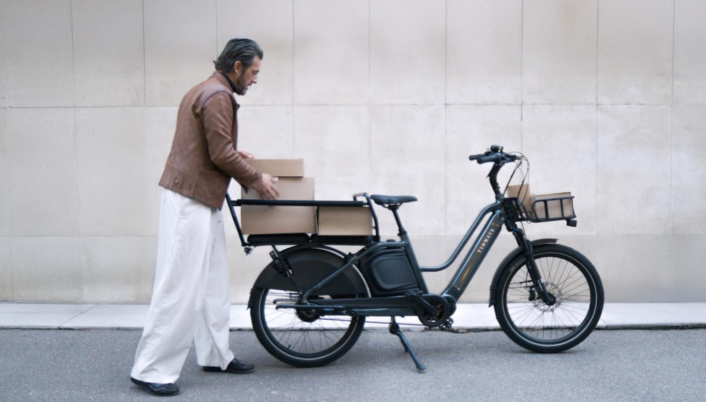 From packages to groceries to little humans, the Longtail Duo can haul it all