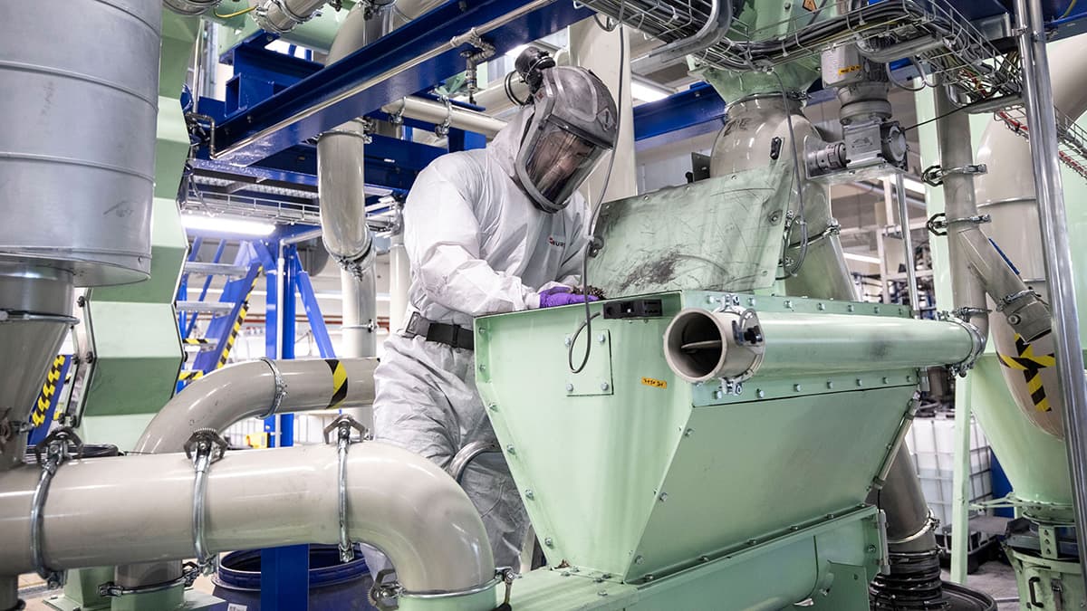 The recycling process for high voltage batteries underway at Porsche's facility