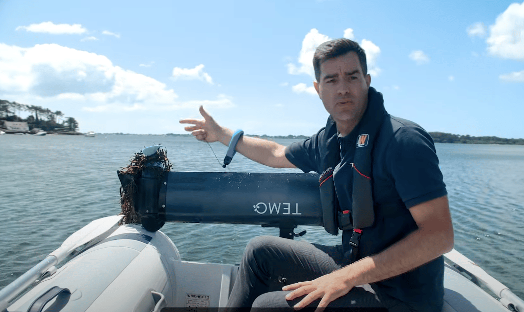 Cleanup made easier thanks to Temo's 360-degree swivel mount