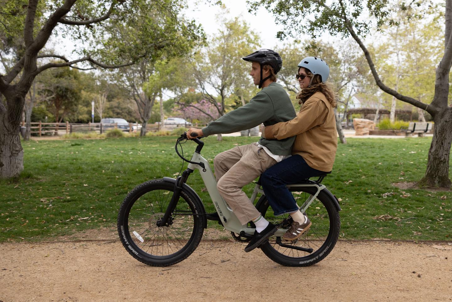 The Vorsa can haul a total of 440 lb, with the rear rack rated for 150 lb