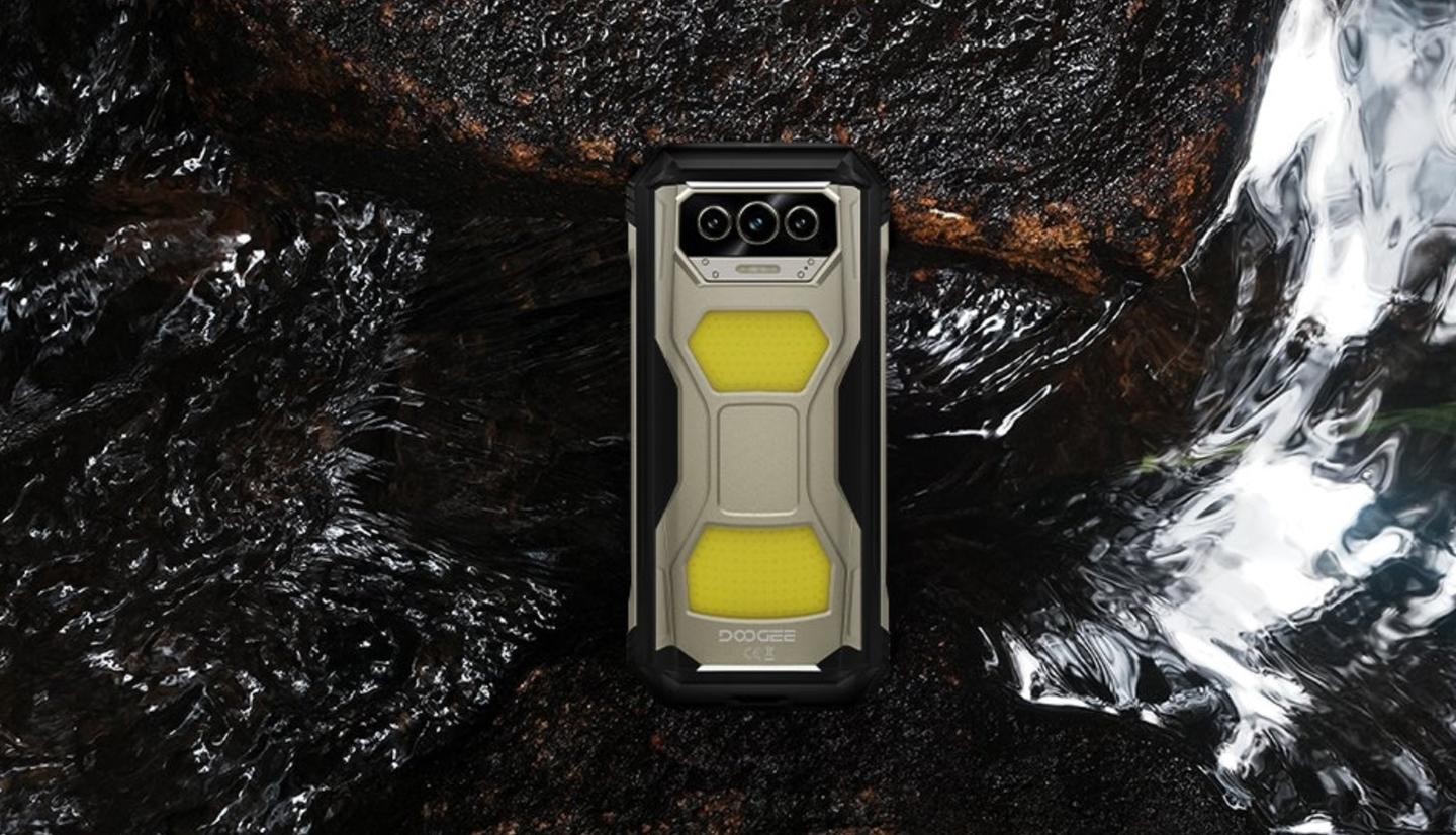 The V Max S features a 22,000-mAh battery, octa-core processing, dual camping lights and a 108-MP main camera