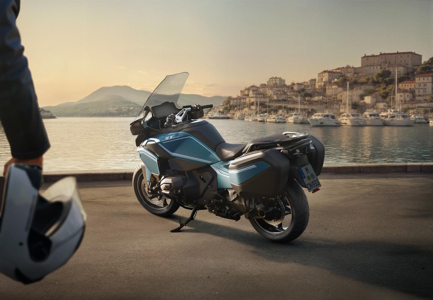 The engine generates 143.5 horsepower at 7,750 RPM (9 hp more than its predecessor) and a maximum torque of 109.8 lb-ft (149 Nm) at 6,500 RPM