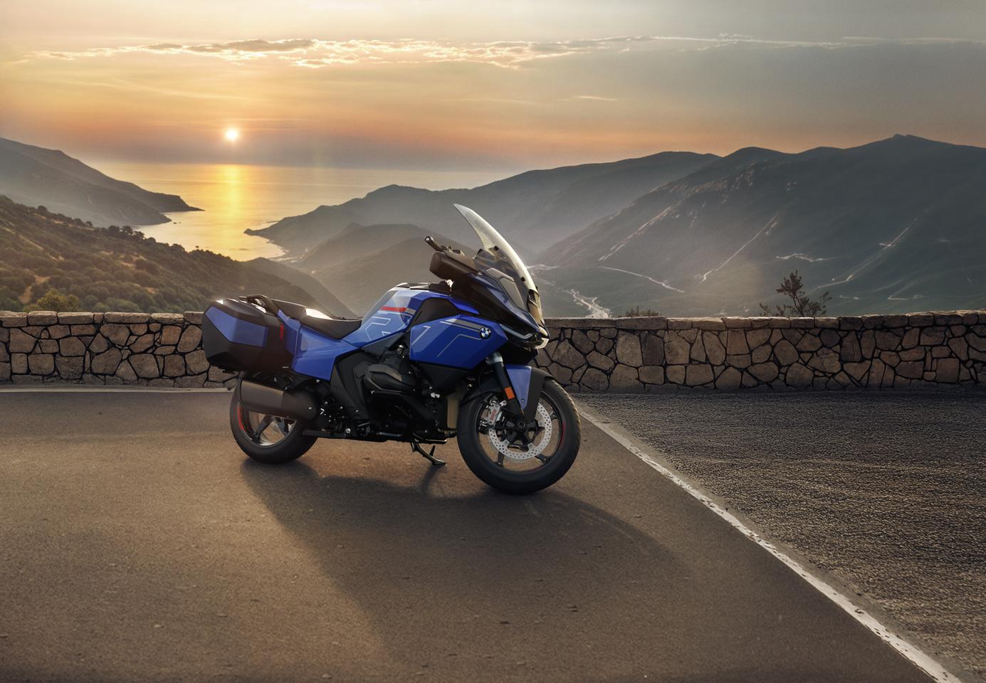 Prices start at a whopping $17,690 for the sportier R 1300 RS and $23,190 for the frilled-up R 1300 RT