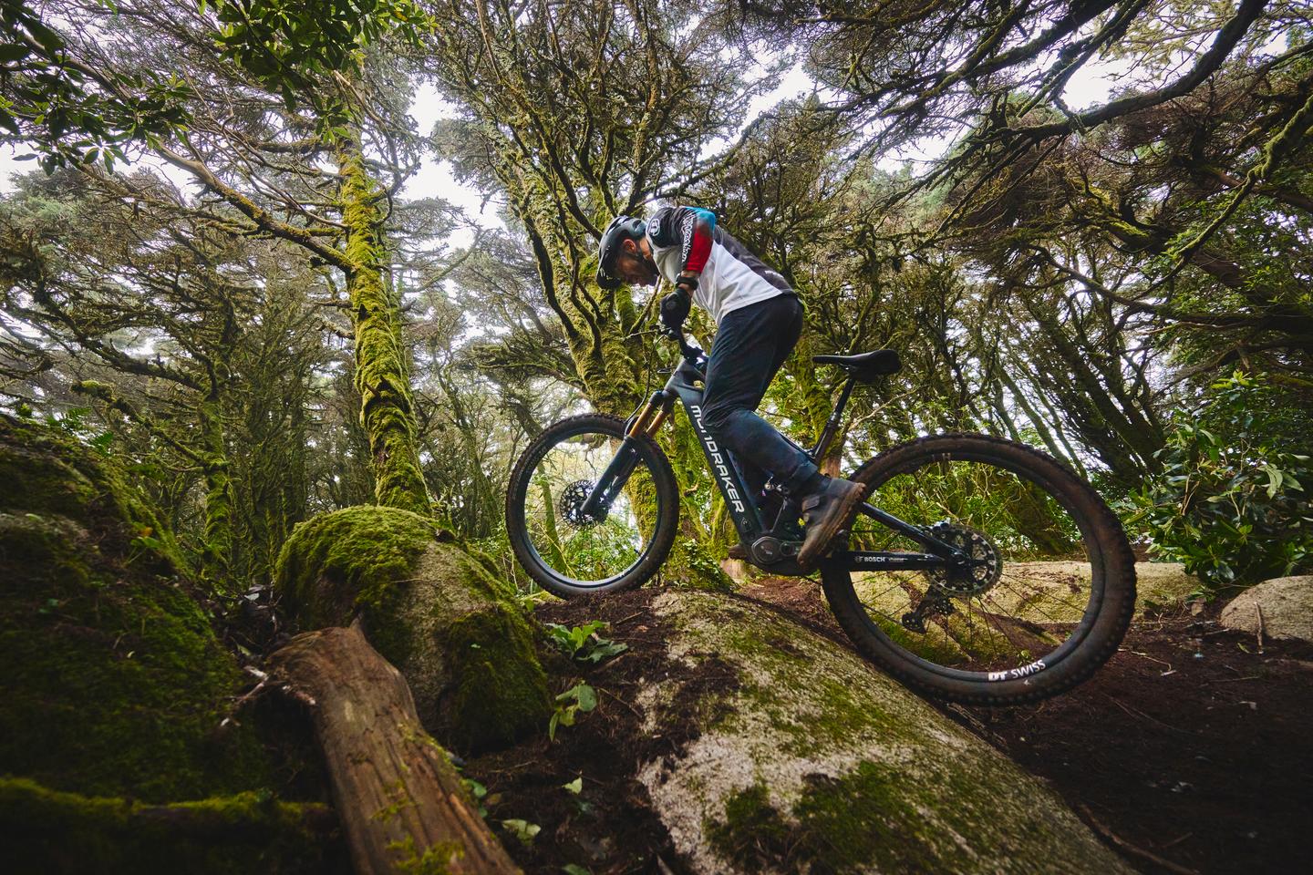 The more powerful CX-R motor and its higher output modes help overcome difficult obstacles like a steep, slick boulder covered in moss