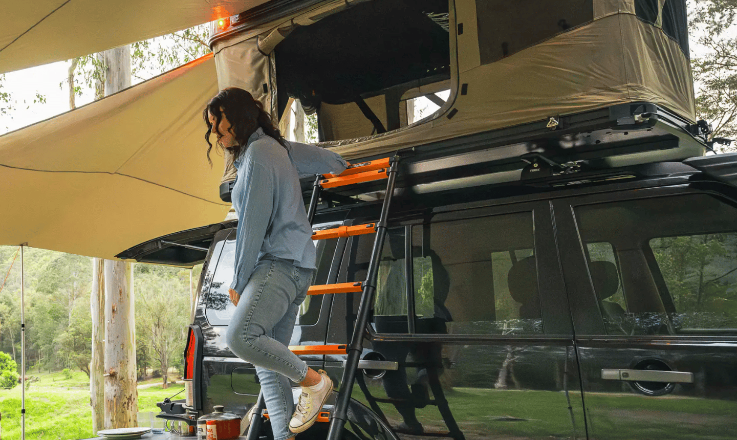 The integrated mounting track on the base edge secures the ladder and accessories like a shoe bag or awning extension