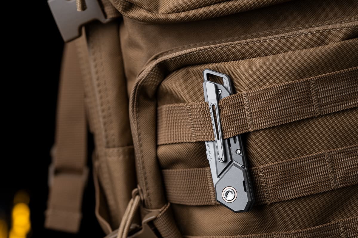 The included durable clip can secure the knife onto luggage or clothing