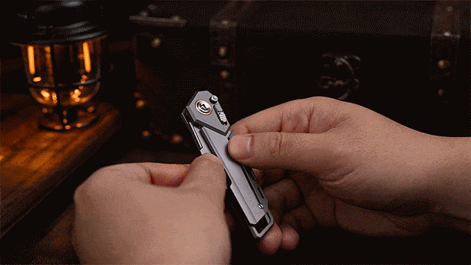The tactile locks both make audible clicks to let you know they've been engaged to let the blade flip open