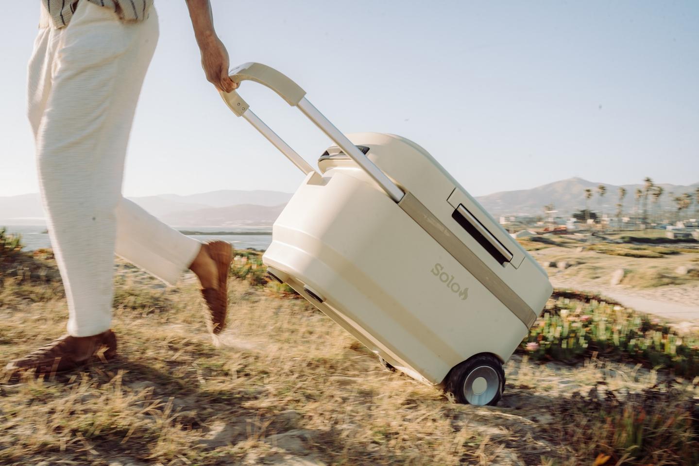 The Solo Windchill 47 isn't lightweight, but it does travel easily thanks to a retractable handle and all-terrain wheels
