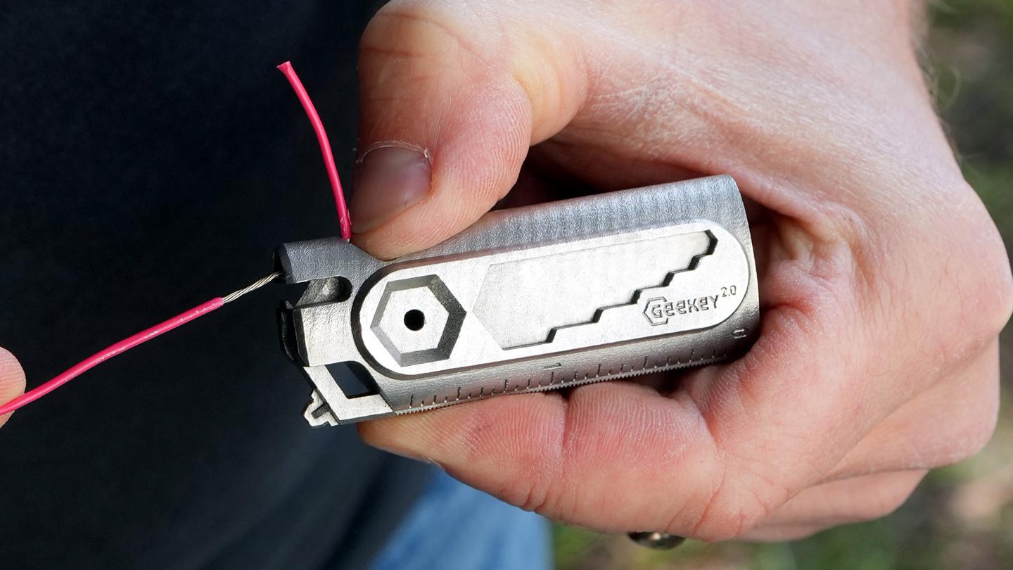 The Geekey 2.0's wire-stripper in action