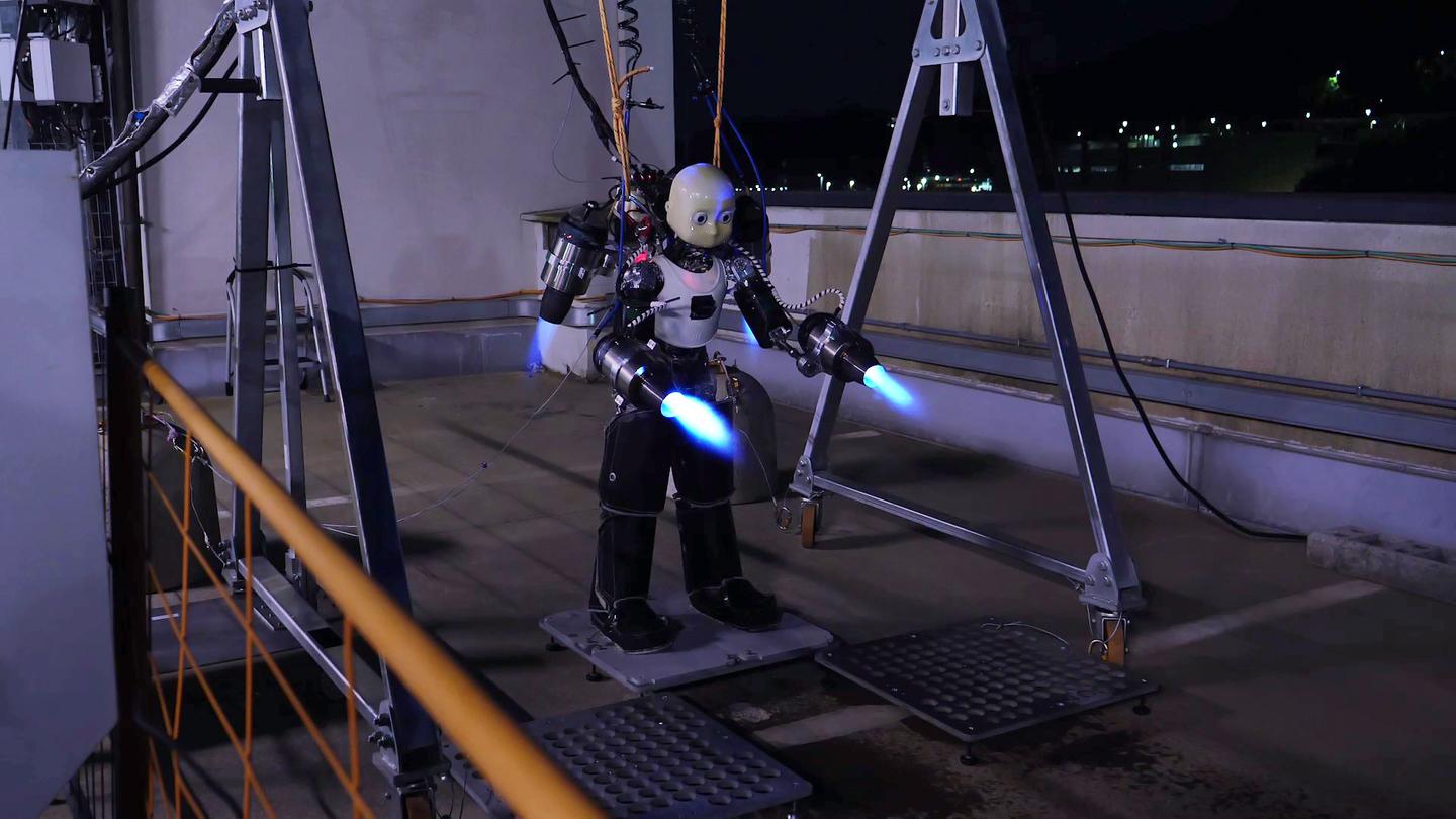 Jets for hands plus two more on the jetpack: the iRonCub3 is being designed for fast disaster response
