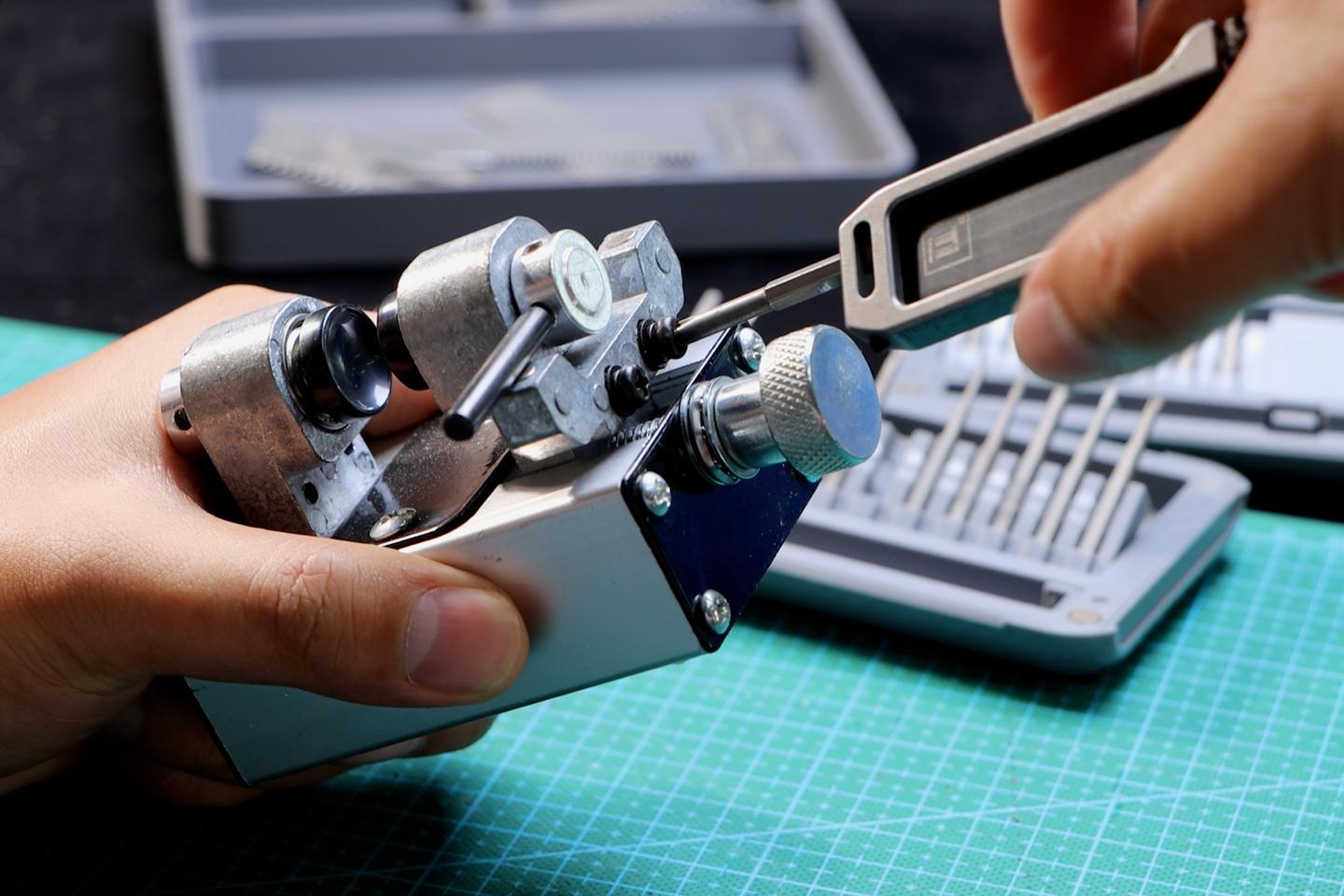 The setup comes with two screwdriver bits, and it accepts third-party bits
