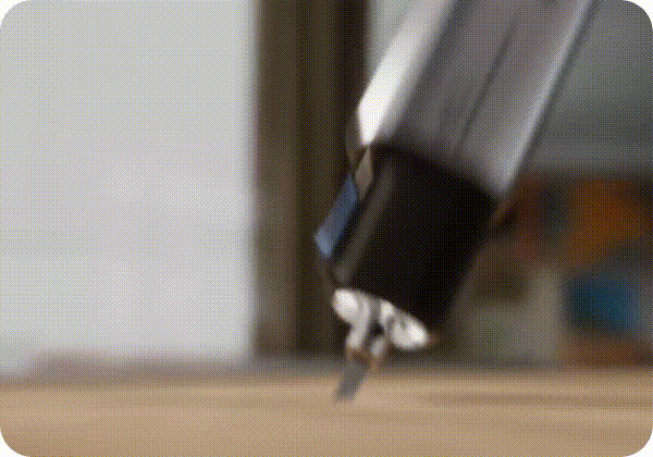 The NeoBlade's business end vibrates at 40 kHz for smooth cutting, slicing and carving